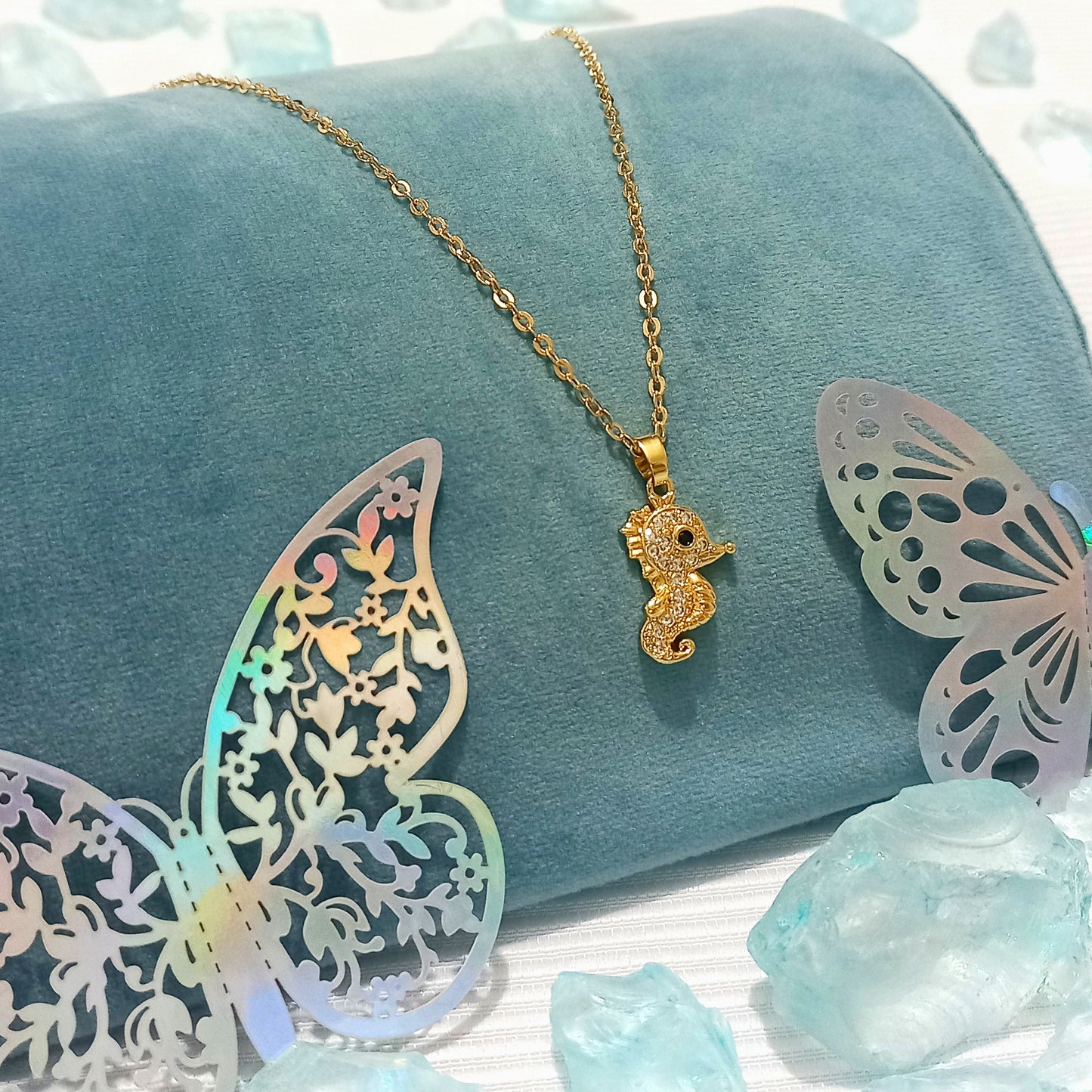 Collar Dorado con Dije de Hipocampo Baby