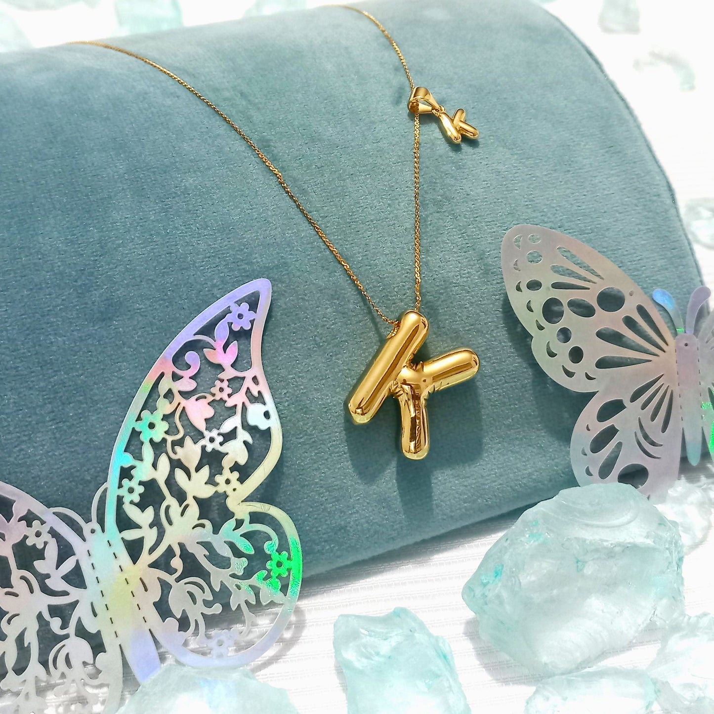 Collar color Dorado con Dije de con letra K