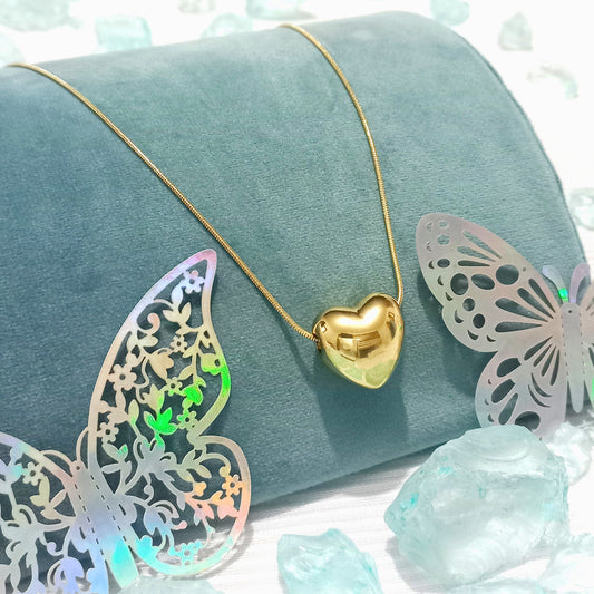 Collar Dorado con Dije de Corazón