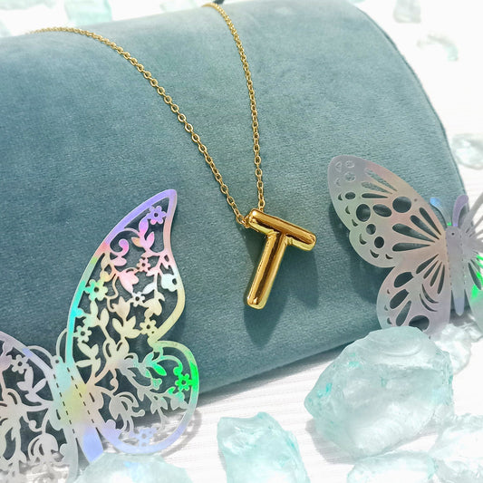 Collar color Dorado con Dije de con letra T