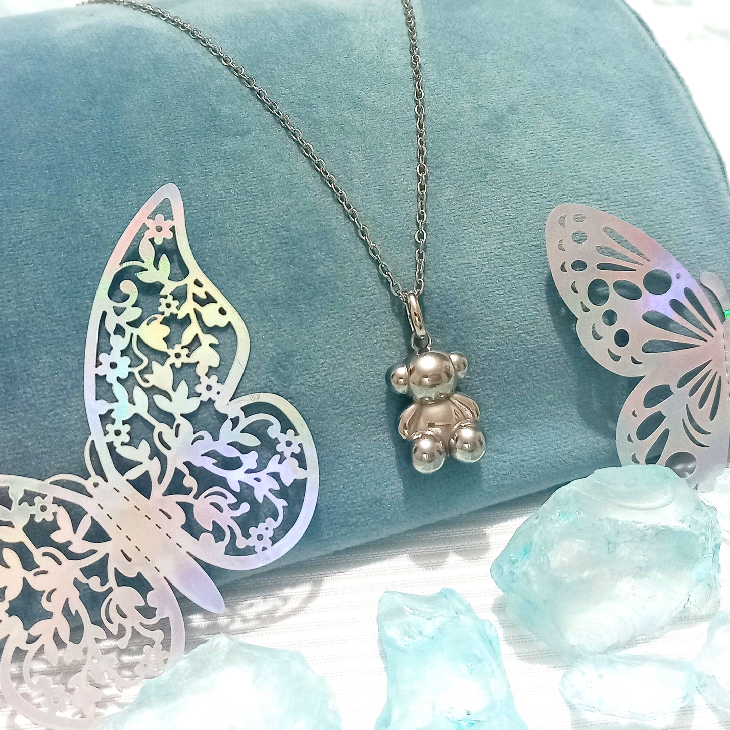 Collar Plateado con Dije de Oso Tierno