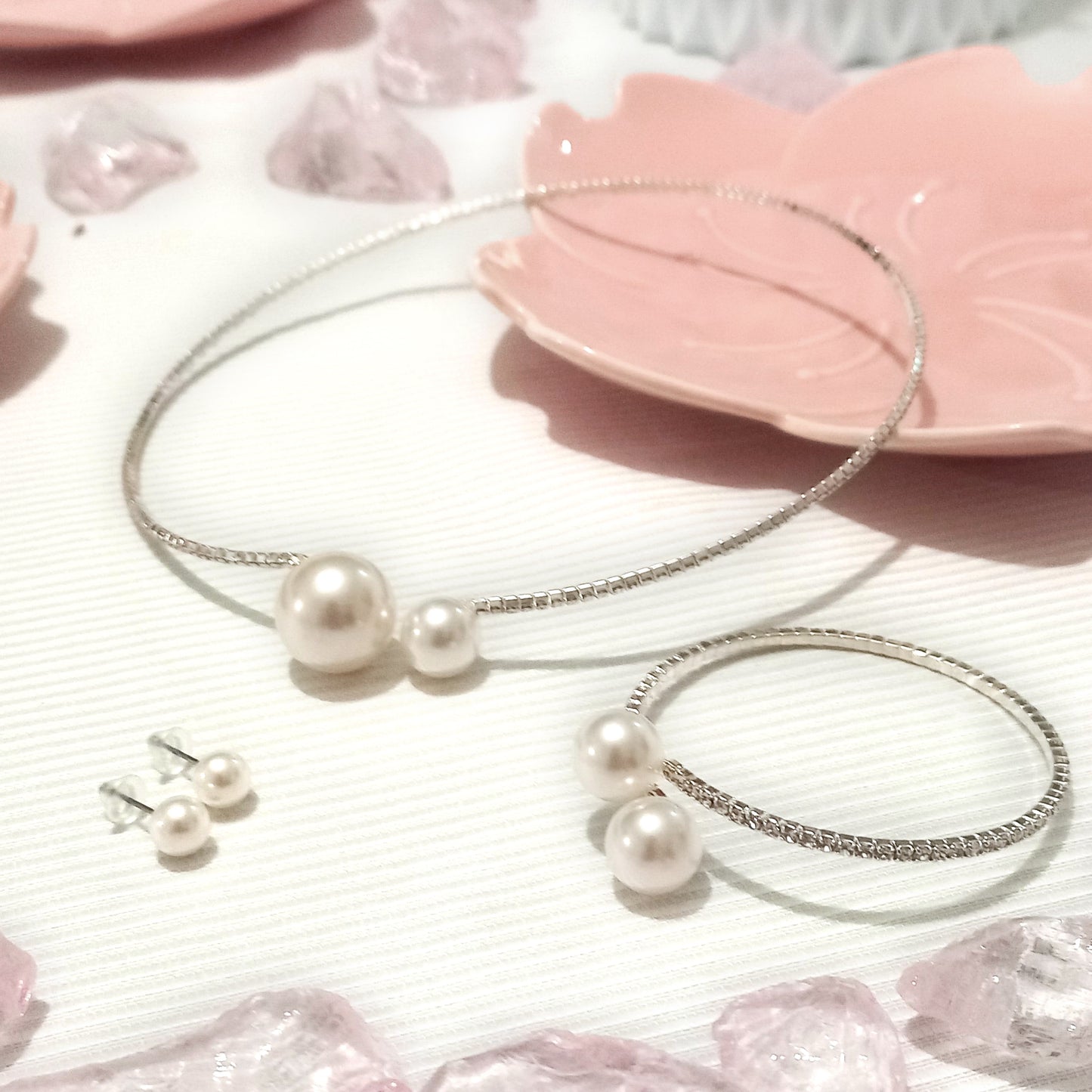 Juego de collar, pulsera y aretes perla