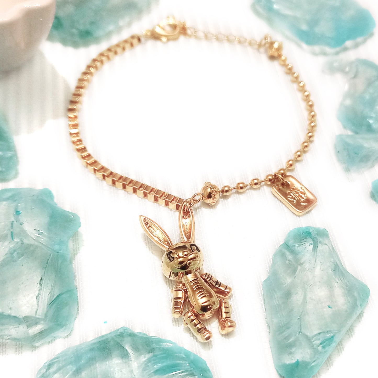 Pulsera Dorada Conejito