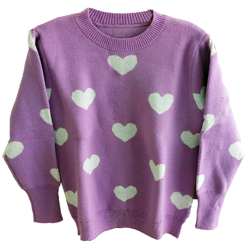 Suéter lila de corazones blancos