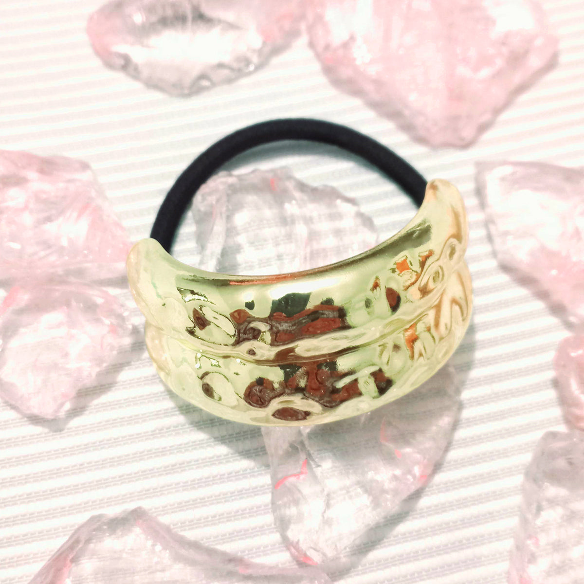 Sujetador de cabello textura dorada